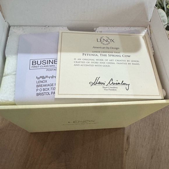 NIB Sealed Lenox PETUNIA THE SPRING COW Porcelain Figurine 5" Tall x 6" Long - Picture 5 of 6